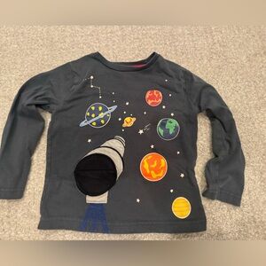 Mini Boden space long sleeve top. Good used condition. Gray. Size 2-3